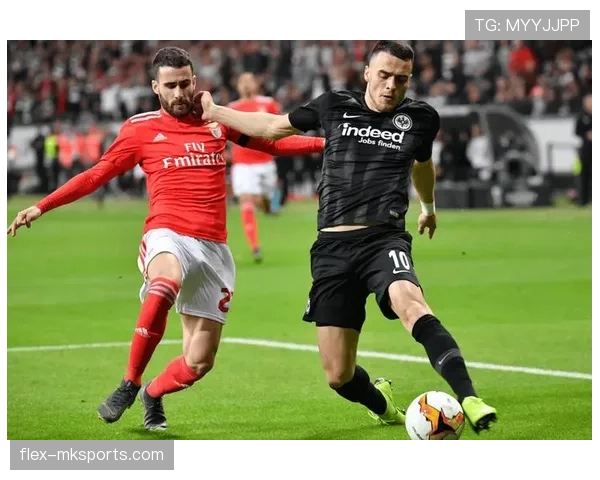 弗赖堡中场表现抢眼，助球队连胜表现回暖备受关注